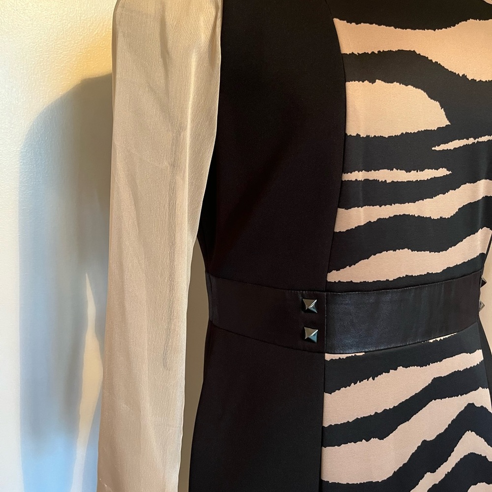 Classic Tahari Design Animal Print Dress - Picture 3 of 6